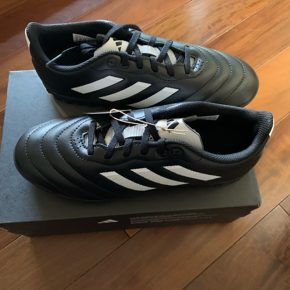 Adidas Football/Soccer Shoes M/6 W/7 Unisex good for men,woman,kids - Picture 3 of 7